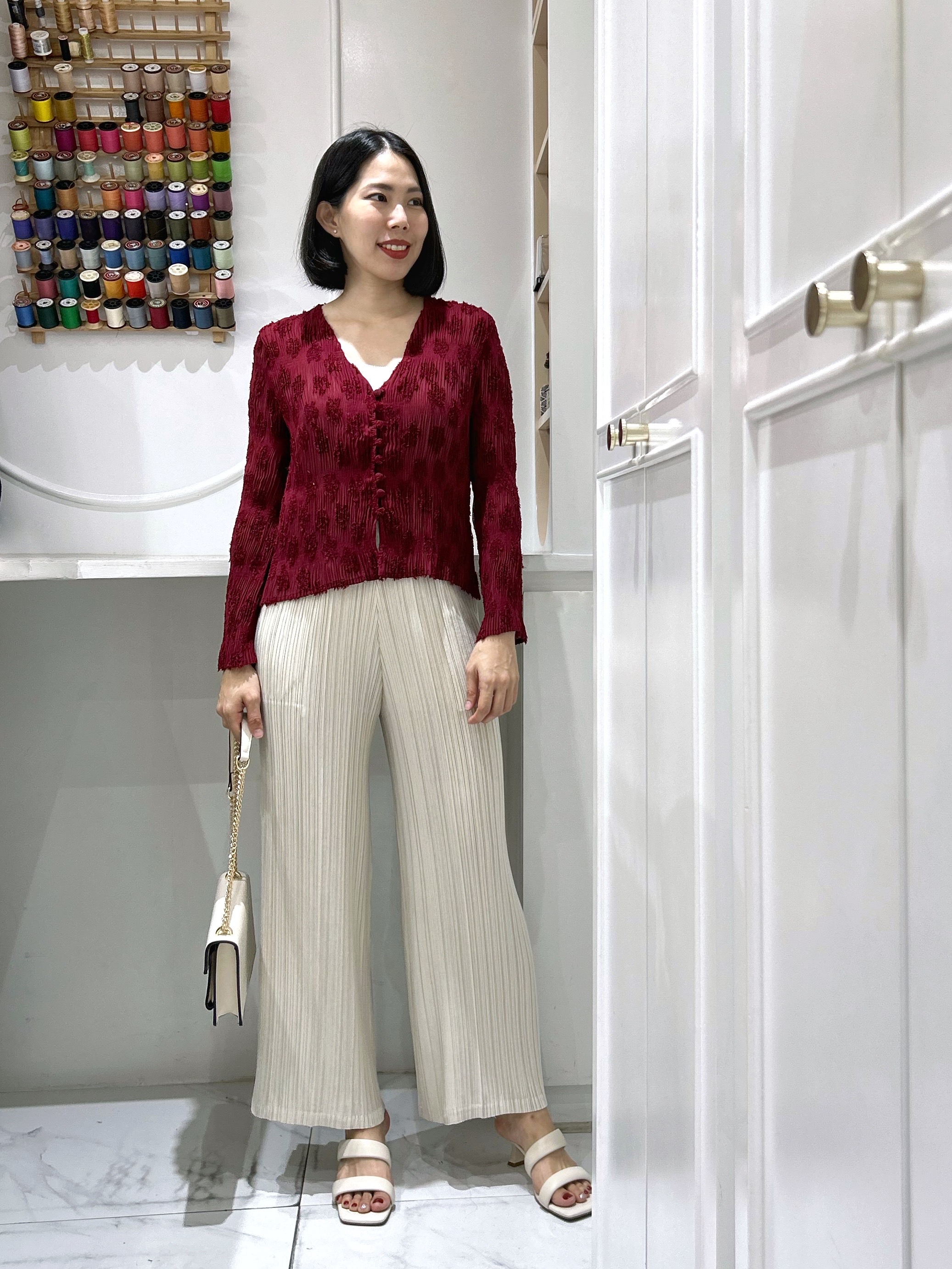 ปรับราคาลง20%!! 2MUAY รุ่น GJO2025 เสื้ออัดพลีทคุณภาพ V NECK BUTTON FRONT CRINKLE PLEATED TOP 6 สี FREE SIZE