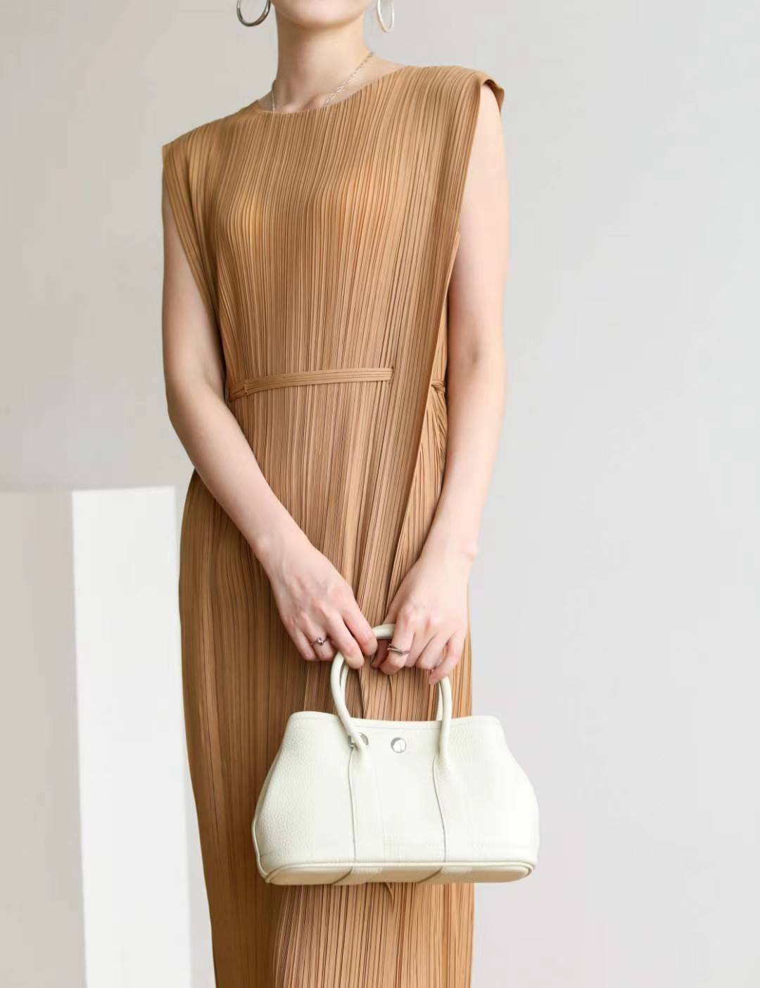 2MUAY รุ่น GJO7655 SIMPLE BOW TIE PLEATED DRESS เดรสผู้หญิง เดรสพลีทคุณภาพ 15สี FREE SIZE