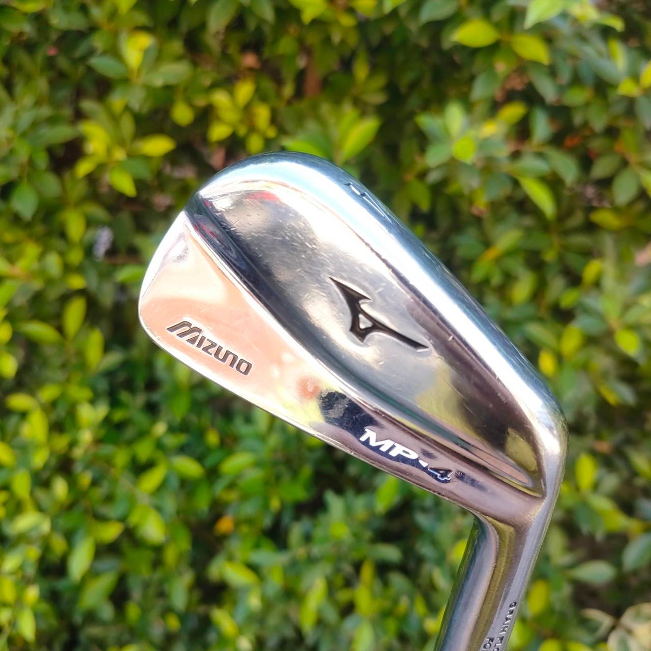 ชุดเหล็ก MIZUNO MP - 4 เทคโนโลยีการดีไซน์ Muscle Back ซึ่งมีขนาดที่หนากว่ารุ่น MP69 เพื่อให้ได้ความรู้สึกที่นุ่มมากกว่า ไม้กอล์ฟมือสอง ของแท้ BY NakaraLuxurious