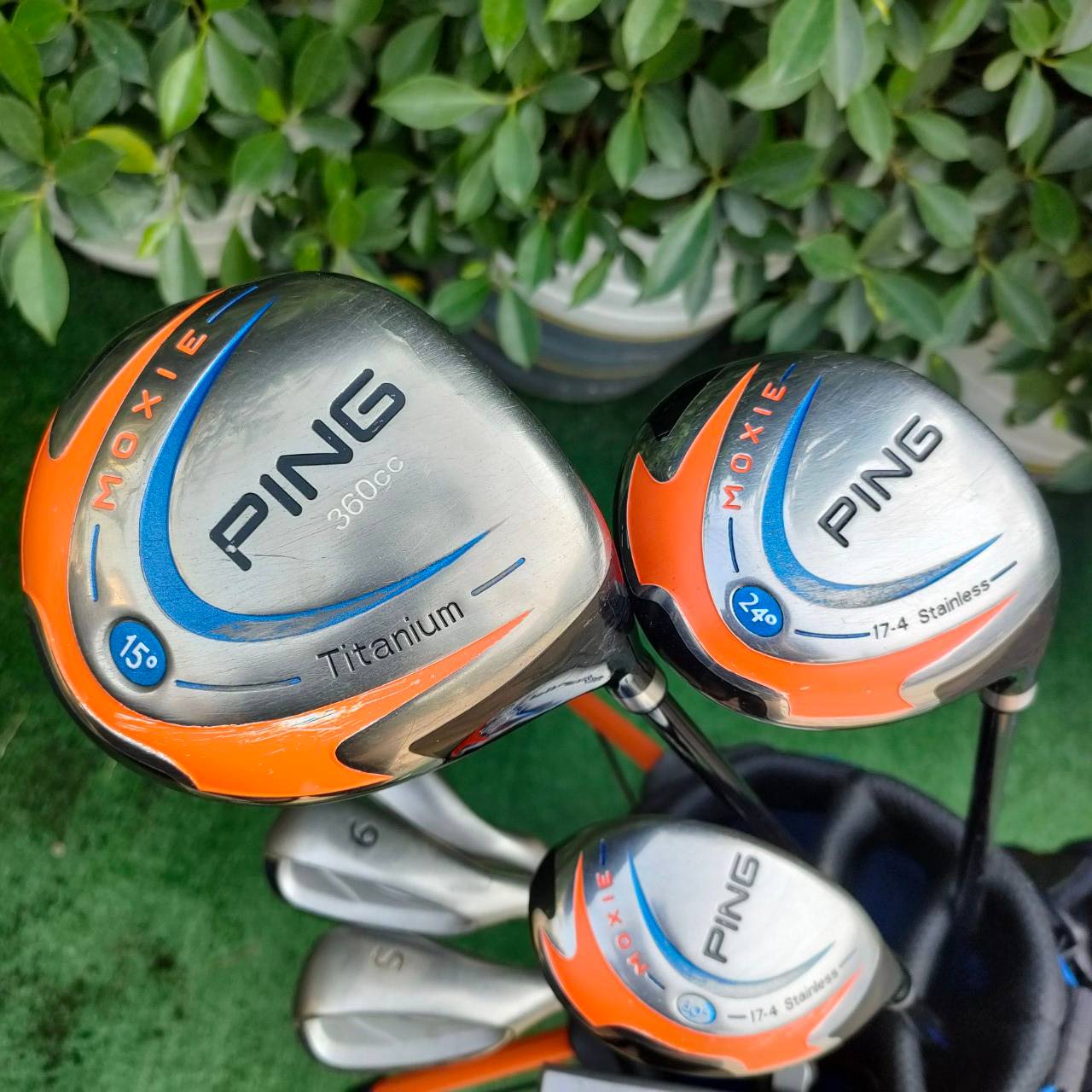** ไม้กอล์ฟสำหรับเด็ก ** FULLSET PING MOXIE ทั้งชุดประกอบด้วย หัวไม้ ไดร์เวอร์ เเฟร์เวย์ ไฮบริด ชุดเหล็ก 7 9 S เหล็ก 7 "ยาว 33.5 นิ้ว"