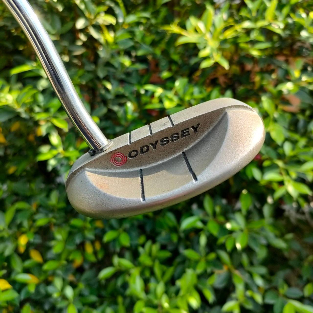 PUTTER ODYSSEY DUAL FORCE ROSSIE II ความยาว 35 นิ้ว ก้าน ODYSSEY DUAL FORCE รุ่นนี้หน้าดำ และยังหน้า Milled ทำให้เกาะไลน์แบบสุดๆเลยครับ