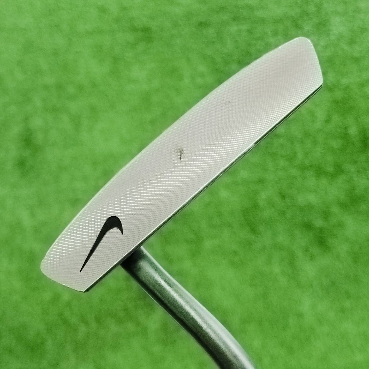 PUTTER NIKE IC2010 ยาว 33 นิ้ว บล๊านซ์มากๆ มีถ่วงทังสเตนสองข้าง หน้าสัมผัส MILLED เพื่อให้ลูกกอล์ฟ หมุนเร็วที่สุด ไม้กอล์ฟพรีเมี่ยมมือสอง ของแท้ By NakaraLuxurious