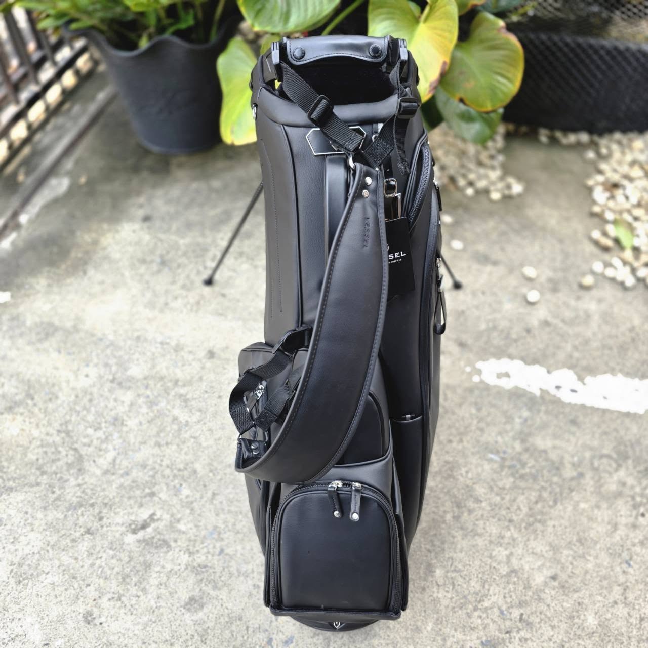 ถุงกอล์ฟ VESSEL Player V 8.5 2025 ของใหม่ สวยจัด!!! รุ่นใหม่ล่าสุด!!! ** มีตำหนิที่ COVER เกิดจากการขนส่ง ** ลดราคาพิเศษที่สุด!!!