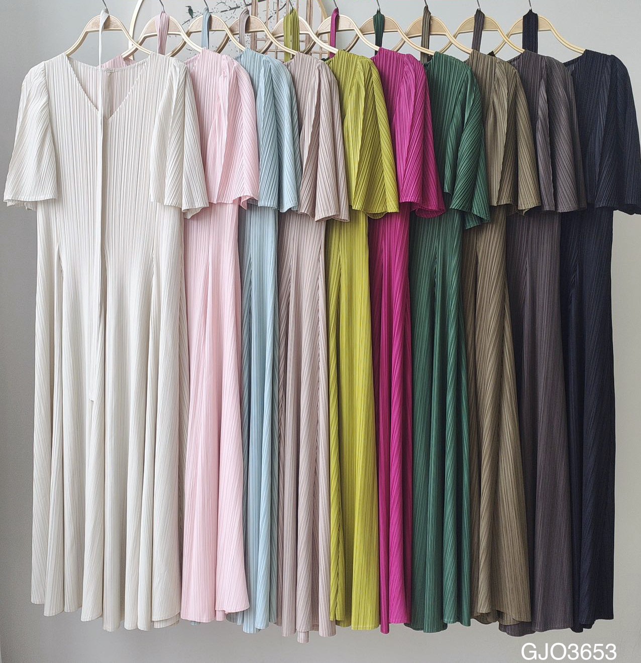 2MUAY รุ่น GJO3653 เดรสผู้หญิง เดรสพลีทคุณภาพ 10สี FREE SIZE V NECK FLARE SLEEVE PLEATED DRESS
