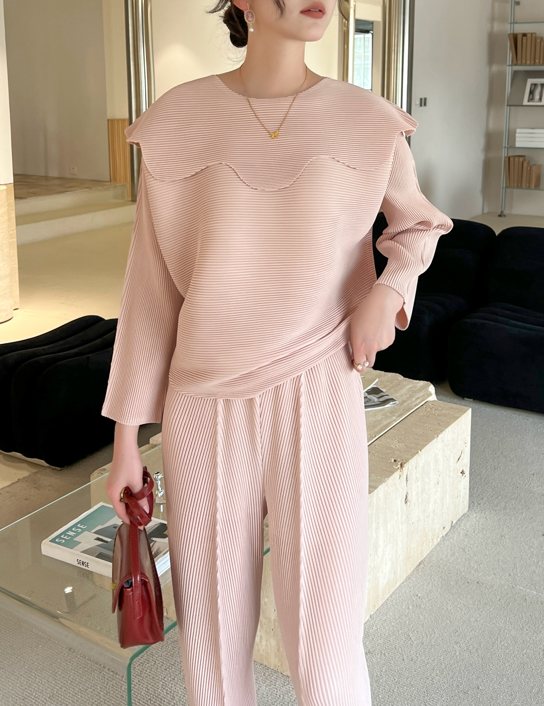 2MUAY รุ่น GJO1891 เสื้ออัดพลีทคุณภาพ THICK SCALLOP CAPE COLLAR PLEATED TOP 10 สี FREE SIZE