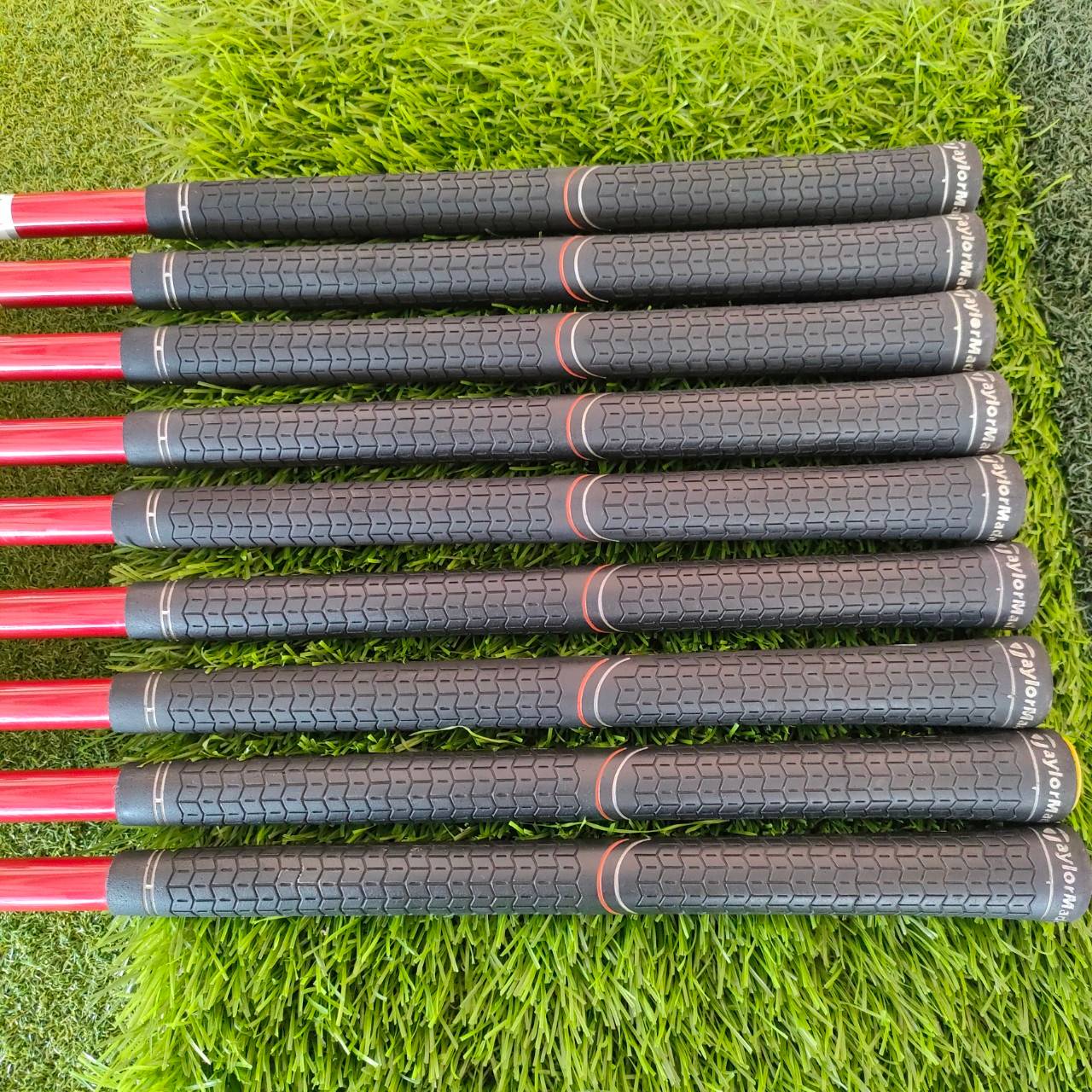 ชุดเหล็ก TAYLORMADE R11 สภาพสวยเลยครับ ก้าน FUJIKURA MOTORE FLEX R ตีดี ตีง่าย ตีไกลครับ สวยๆนานๆเข้ามา