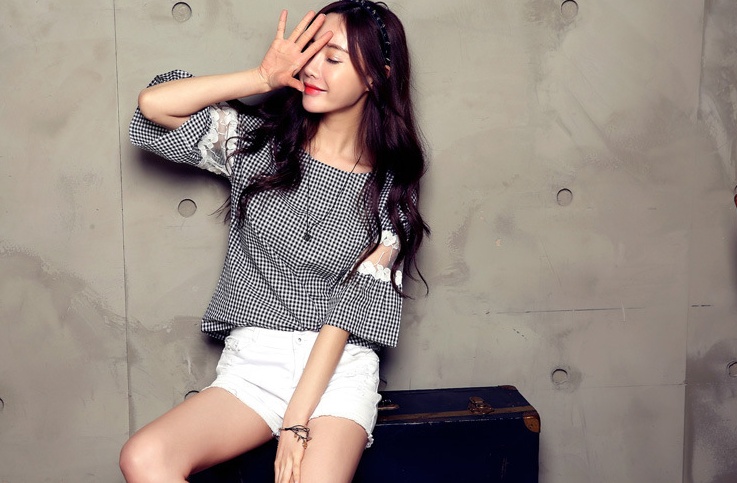 เสื้อแฟชั่น ตัดต่อลูกไม้ที่แขน ตามแบบ