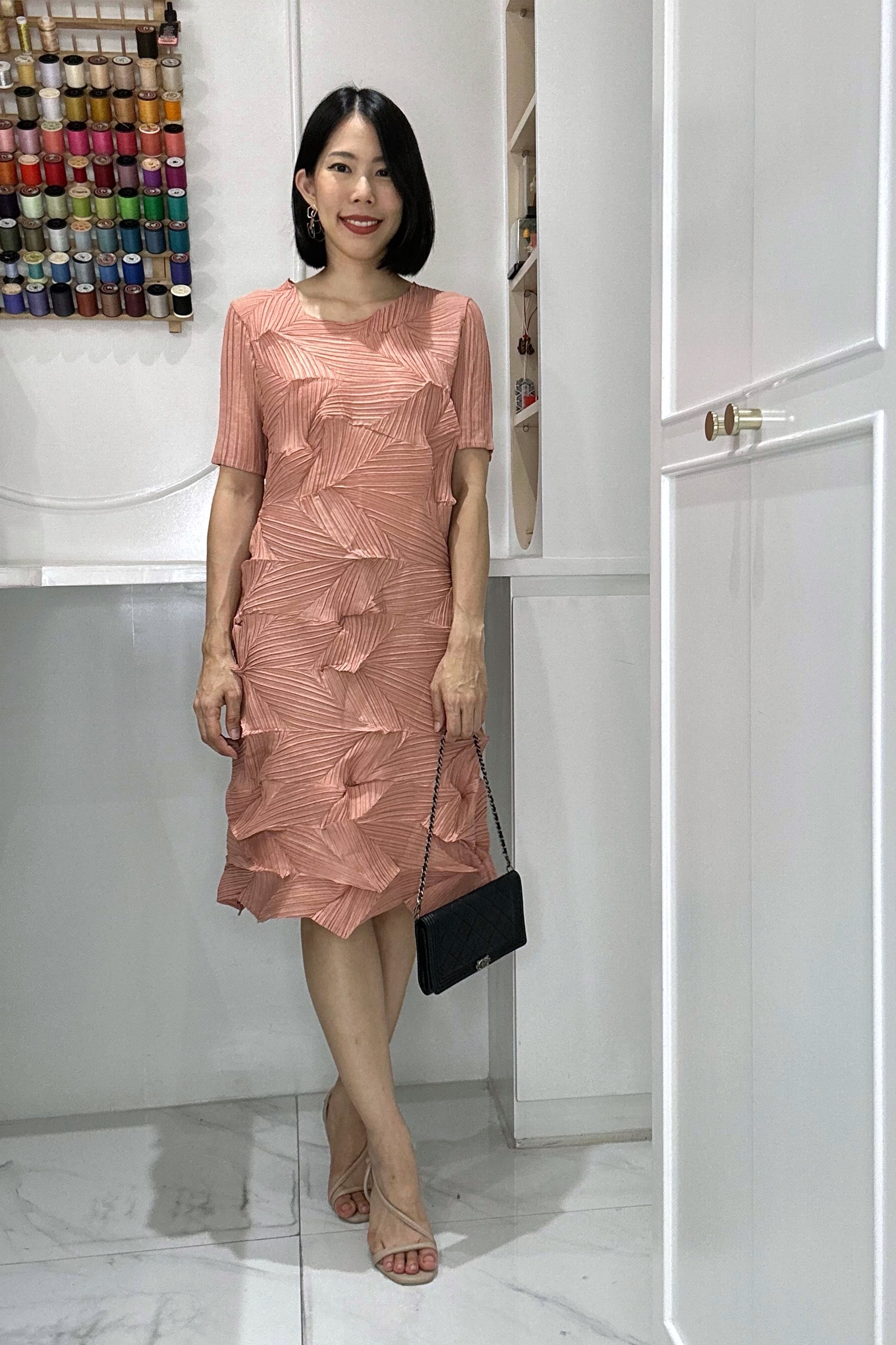 อกถึง 40นิ้ว 2MUAY GJO5633 เดรสพลีทคุณภาพ SHORT SLEEVE ZIGZAG PLEAT DRESS 4สี FREE SIZE