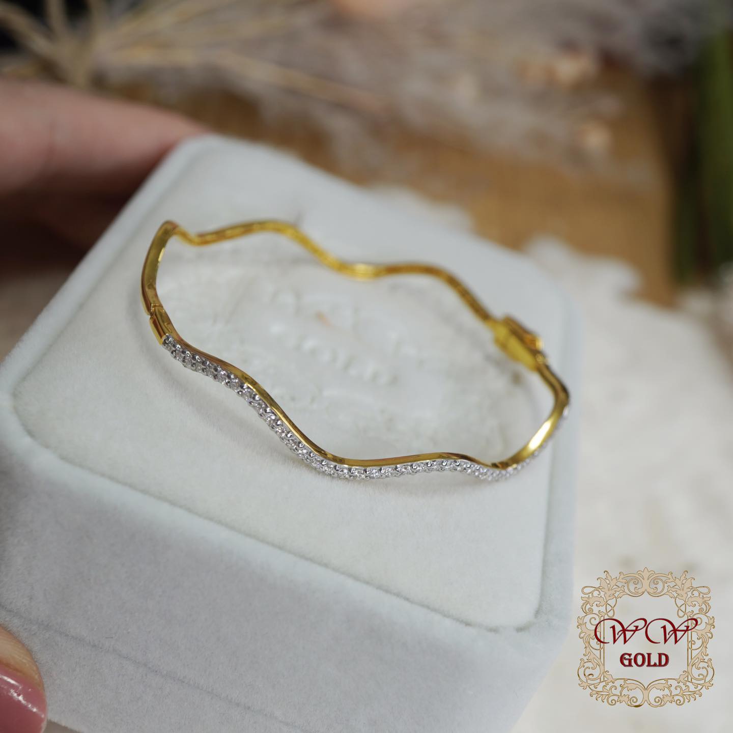 กำไลเพชรแถวโค้ง ^^