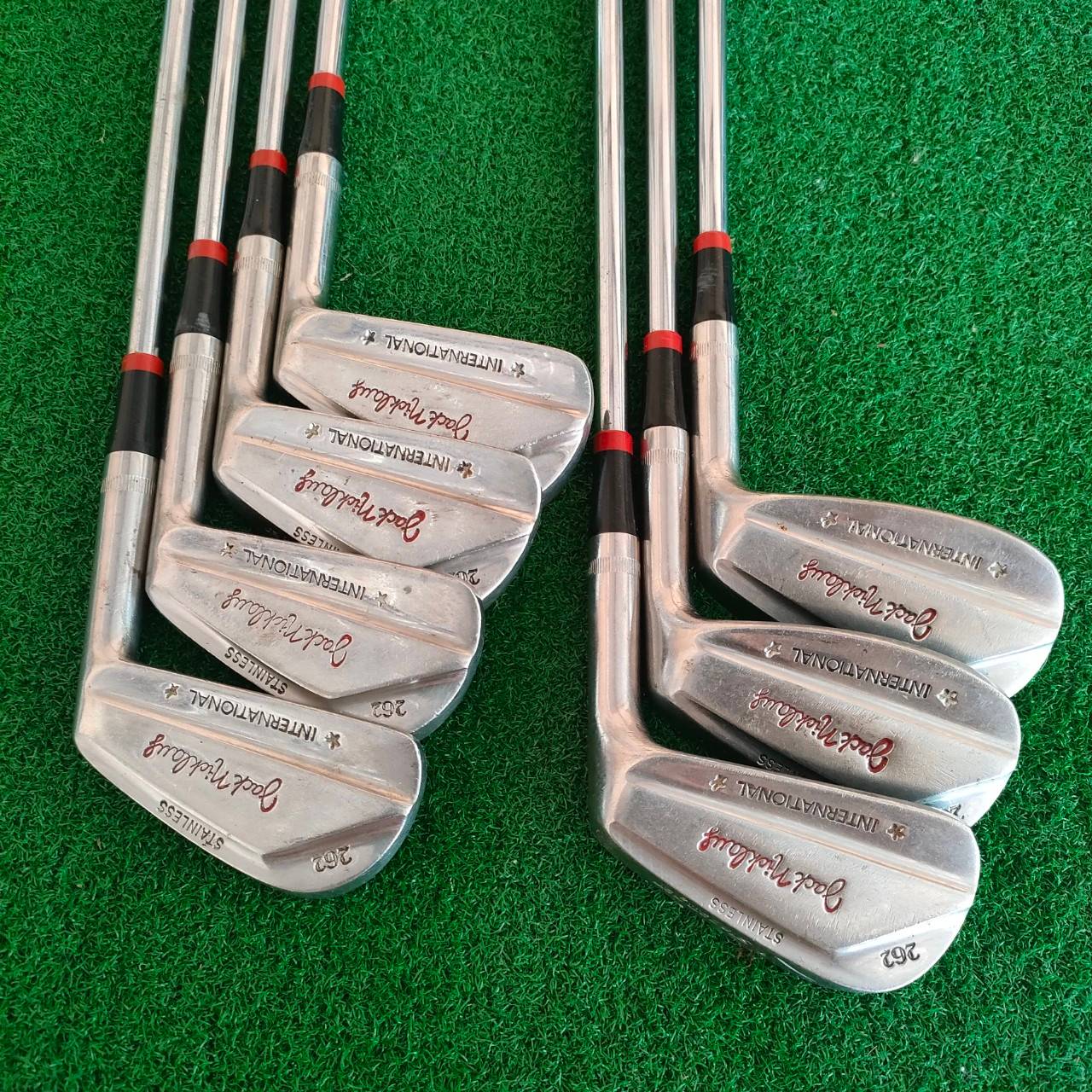ชุดเหล็ก JACK NICKLAUS ทำร่วมกับ Salazenger เป็นเหล็ก FORGED นุ่ม ตีกัดลูดสปินจัด คุณภาพเยี่ยม มีเหล็ก 3-9 ก้านเดิมๆครับ