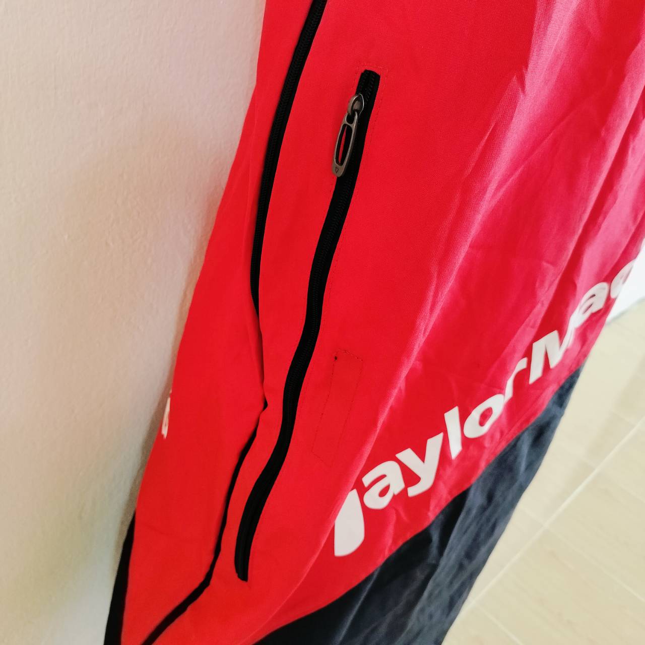 COVER คลุมถุงกอล์ฟ Taylormade มือสอง ของแท้ สภาพสวยมาก ใช้ดีมากของระดับพรีเมี่ยมค่ะ