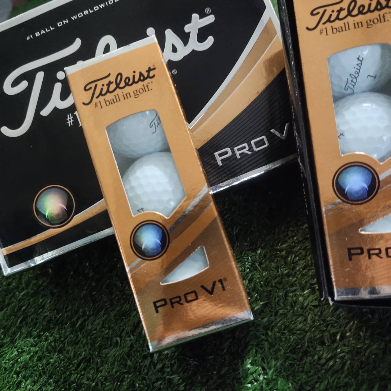 ลูกกอล์ฟ Titleist PRO V1 (ล้างสต๊อค) ลูกกอล์ฟทัวร์เกรดที่นักกอล์ฟทั่วโลกไว้วางใจ!