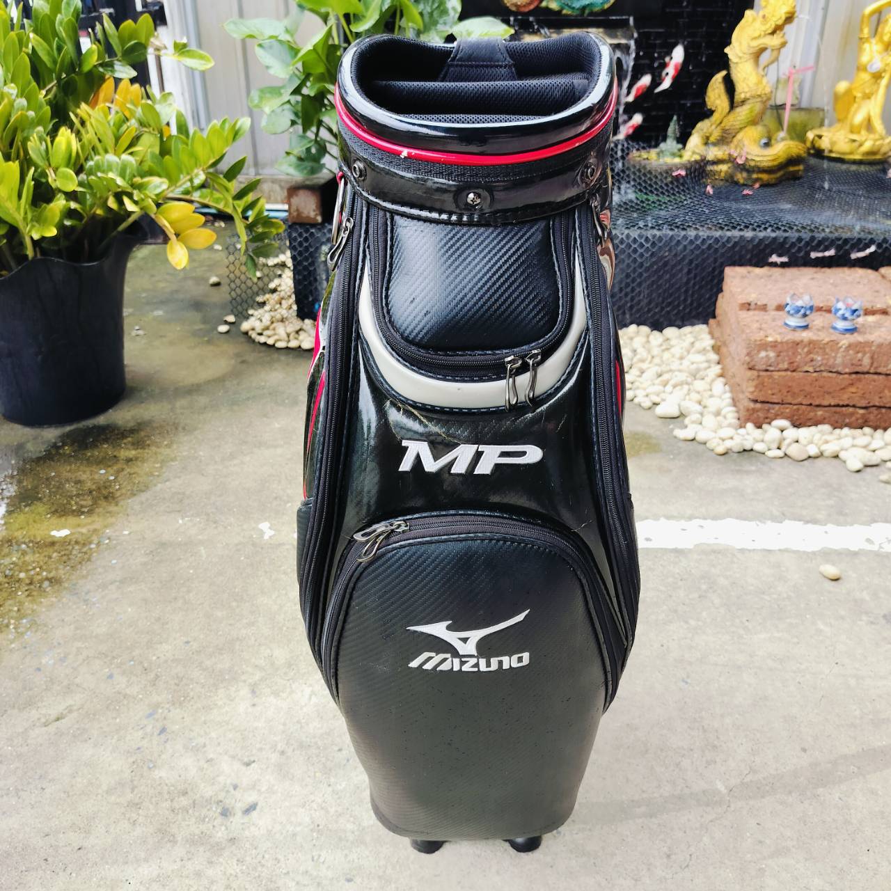 ถุงกอล์ฟ MIZUNO มือสอง ของแท้ สีดำ สวยสปอร์ตพรีเมี่ยมน่าใช้มากค่ะ ลดราคาพิเศษที่สุด!!! ของใหม่หมื่นกว่าบาท