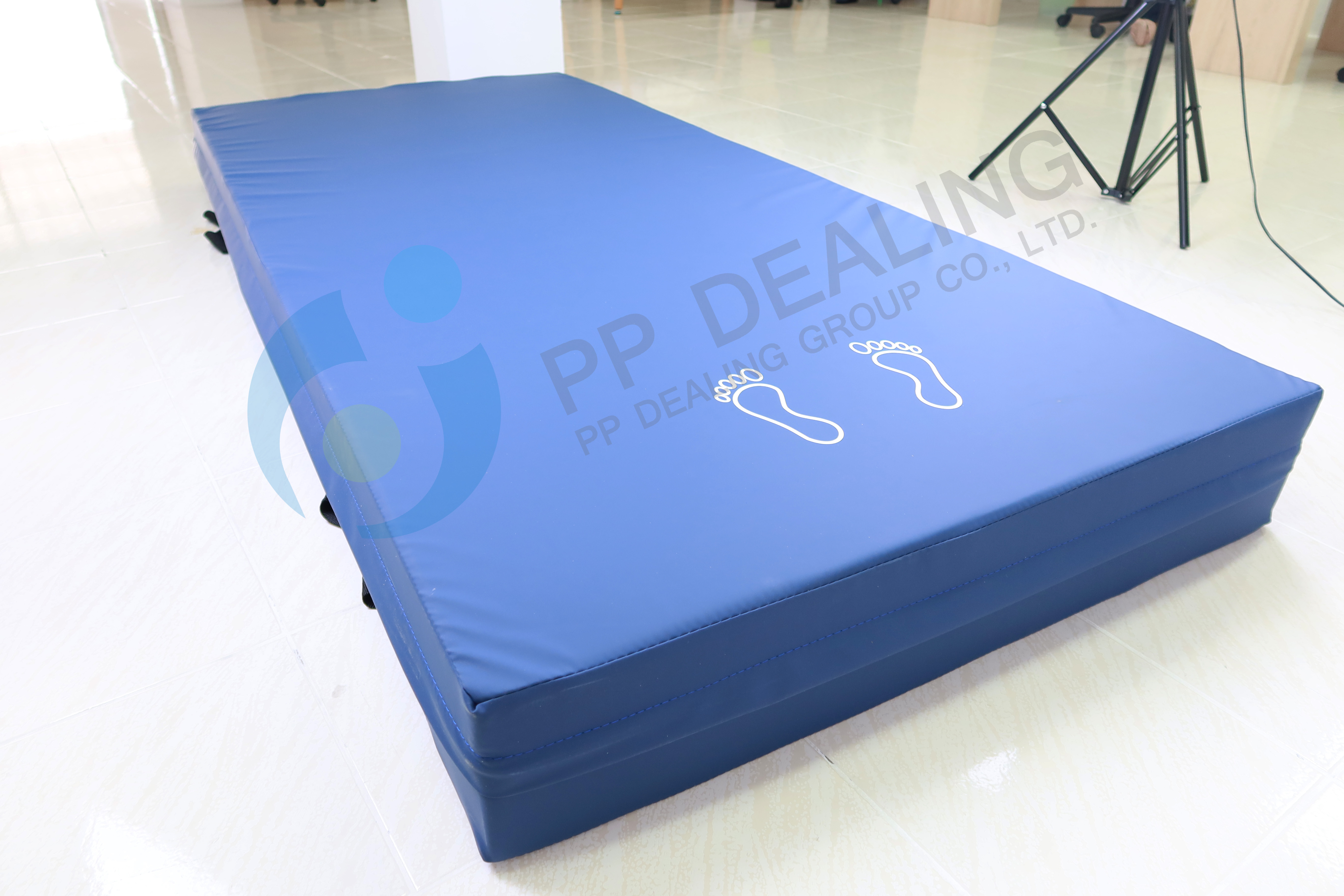 ที่นอนโฟมป้องกันแผลกดทับ ที่นอนโฟม ที่นอนผู้ป่วย ที่นอนเมมโมรี่โฟม เเบบเบาะตอนเดียว รุ่น JS-SKP 011-160 หนา นุ่มสบาย กระจายแรงกดทับได้อย่างดี สามารถกันน้ำได้