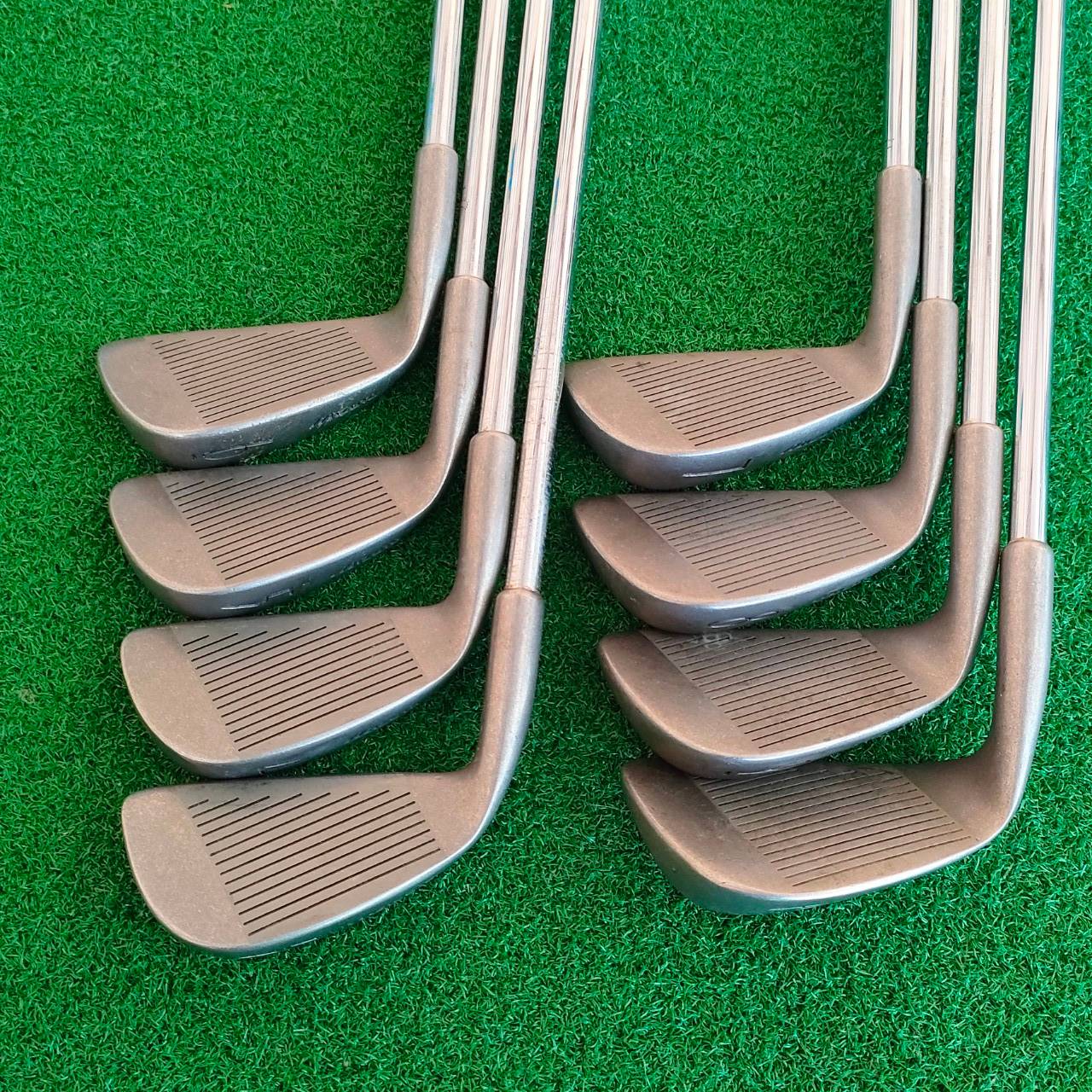 **ไม้กอล์ฟสำหรับผู้หญิง** ชุดเหล็ก MIZUNO ALTRON FWD มีเหล็ก 3-9 เเละ PW ก้าน NAFLE 1100 FLEX L