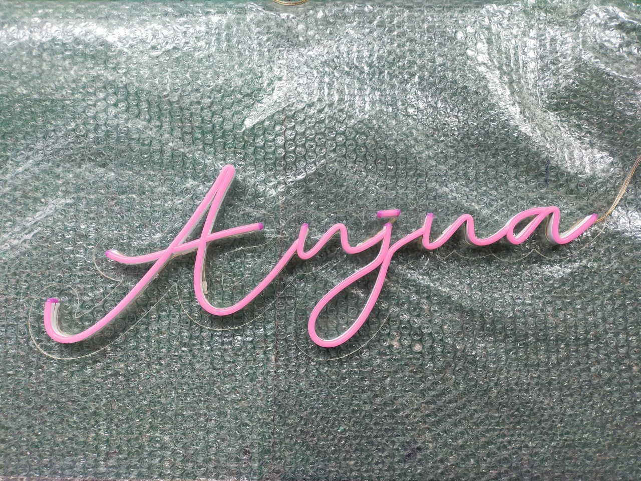 ไฟนีออน เฟค