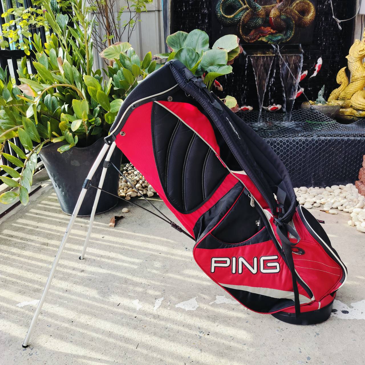 ถุงกอล์ฟขาตั้ง PING LATTITUDE V2 ของแท้ มือสอง สภาพเดิมๆ ถุงแบบอ่อน น้ำหนักเบามากๆๆ กันน้ำ COVER ใหญ่ ถุงกอล์ฟพรีเมี่ยมมือสอง ของแท้ By NakaraLuxurious