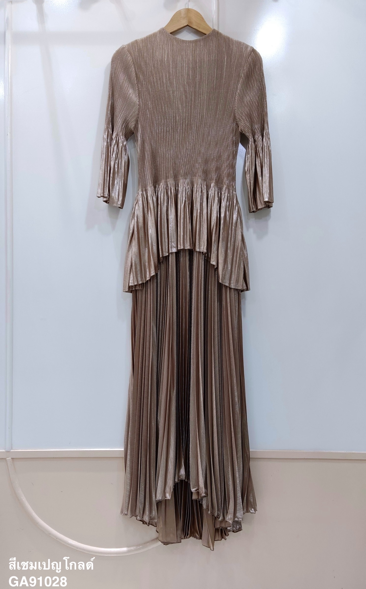 ปรับราคาลง30%!! 2MUAY รุ่น GA91028 เดรสพลีทคุณภาพ METALLIC FLARE PLEATED DRESS 5 สี FREE SIZE