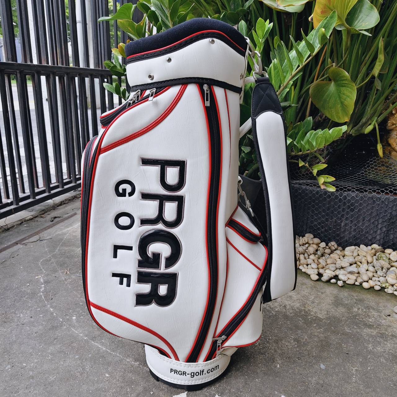 ถุงกอล์ฟ PRGR มือสอง สีขาวสวย รุ่น TOUR ใบใหญ่ จุอุปกรณ์ครบ