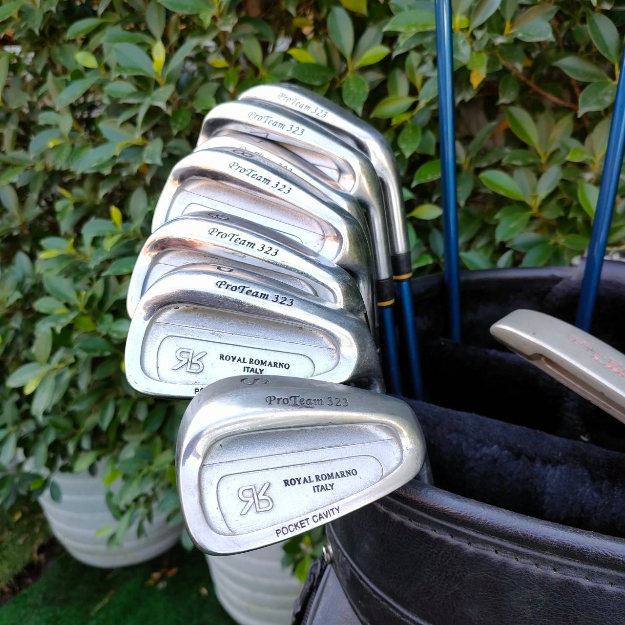ไม้กอล์ฟครบชุด PROTEAM 323 ROYAL ROMARNO ITALY ทั้งชุดประกอบด้วย หัวไม้ 1,3,5 ก้าน PROTEAM 323 ROYAL ROMARNO ITALY FLEX R ชุดเหล็ก 5-9 เเละ PW SW PUTTER สวยพัตต์ง่าย พร้อมถุงกอล์ฟภายในบุกำมะหยี่อย่างดี