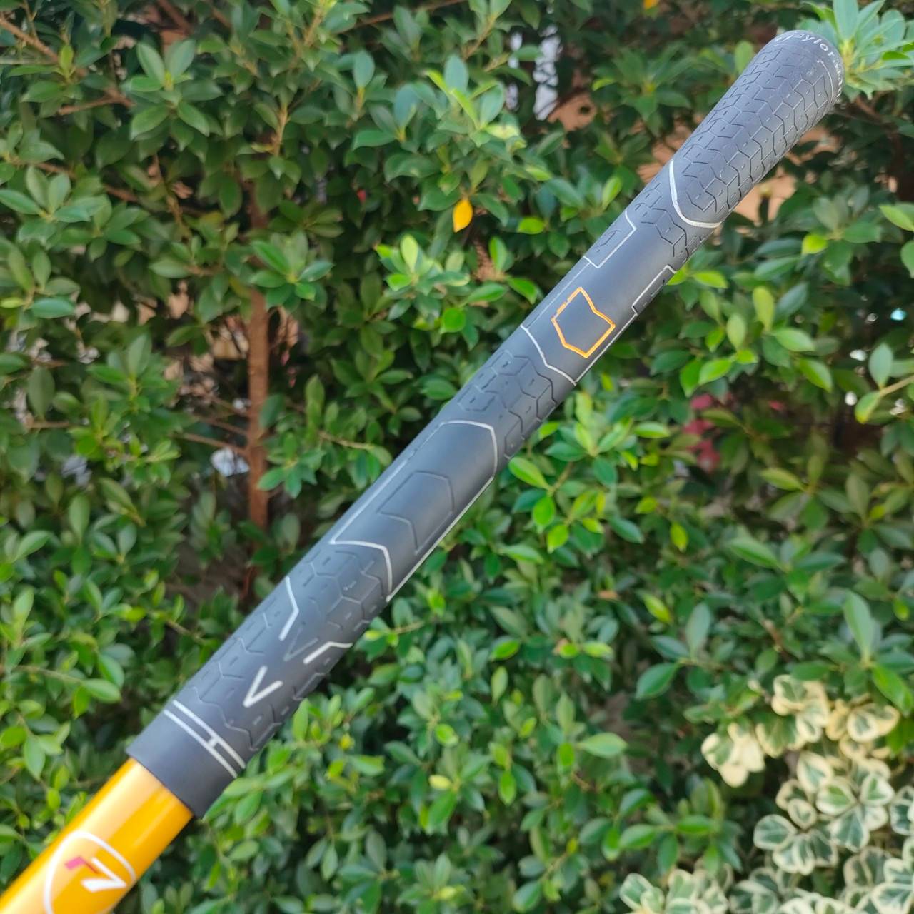 **ไม้กอล์ฟสำหรับมือซ้าย** DRIVER TAYLORMADE r7 SUPERQUAD องศา 10.5 ก้าน FUJIKURA RE*AX FLEX S ไม้กอล์ฟมือสอง ของแท้ BY NakaraLuxurious