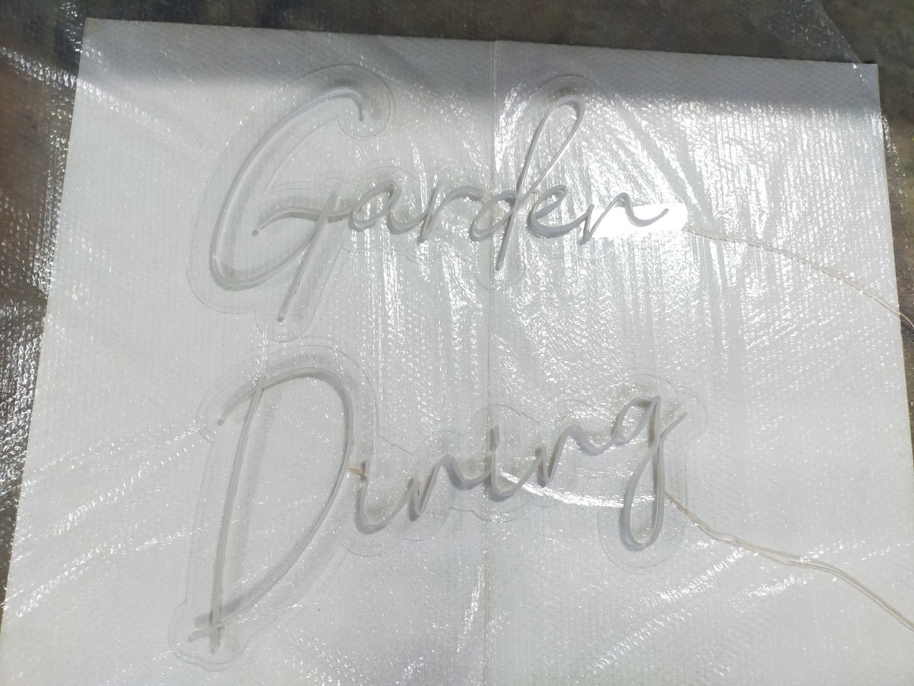 ไฟนีออน เฟค