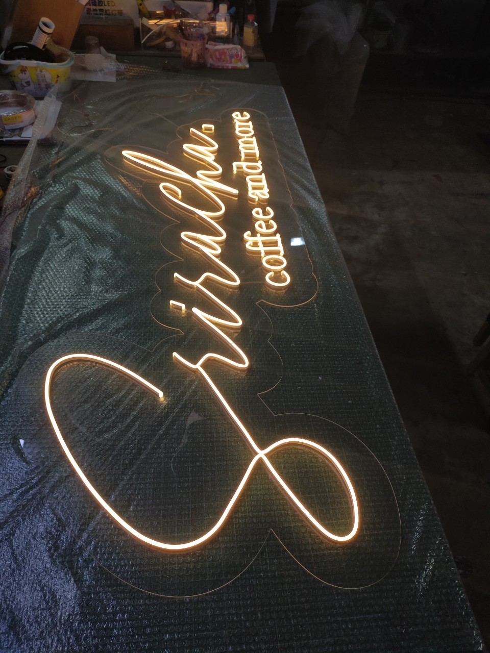 ไฟนีออน เฟค