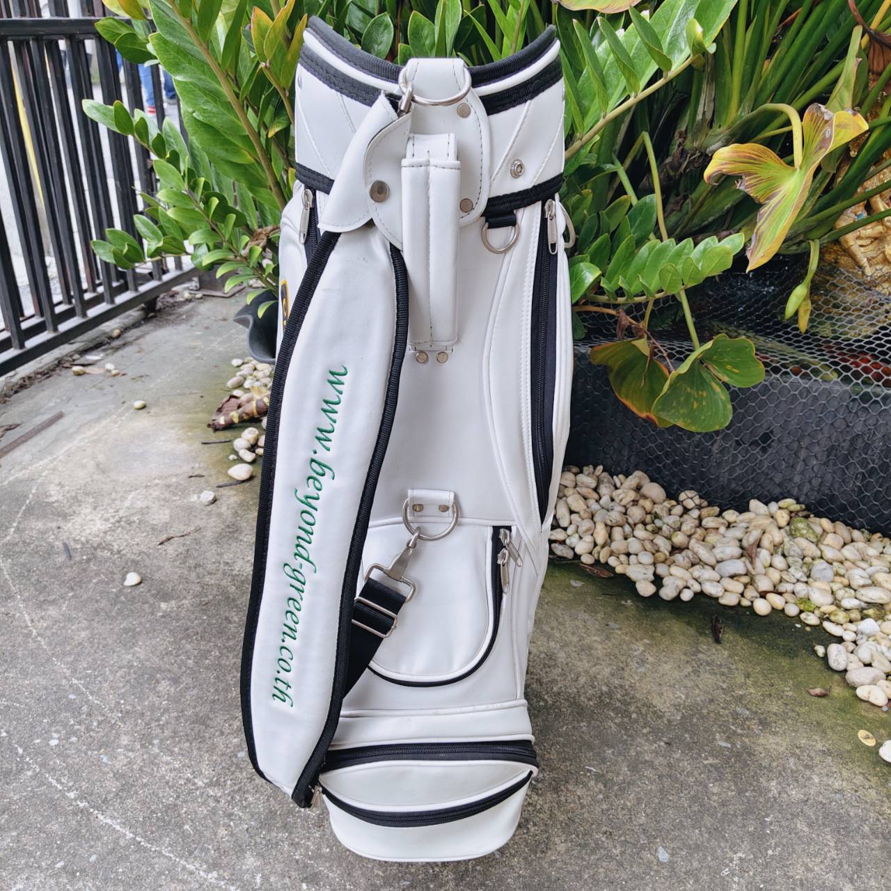 ถุงกอล์ฟ CLUB CAR มือสอง – BEYOND GREEN สภาพดี พร้อมใช้งาน ลงสนามได้ทันที