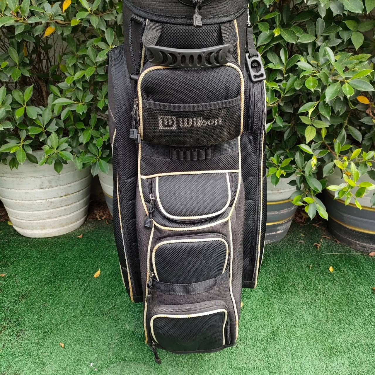 FULLSET WILSON KILLER WHALE ทั้งชุดประกอบด้วย หัวไม้ 1 3 5 ก้าน KILLER WHALE FLEX R ชุดเหล็ก 3-9 เเละ PW SW PUTTER WILSON พร้อมถุงกอล์ฟ WILSON เดิมๆทั้งชุด ครบเลยครับ พร้อมออกรอบได้เลยครับ ไม่ต้องซื้ออะไรเพิ่มแล้ว