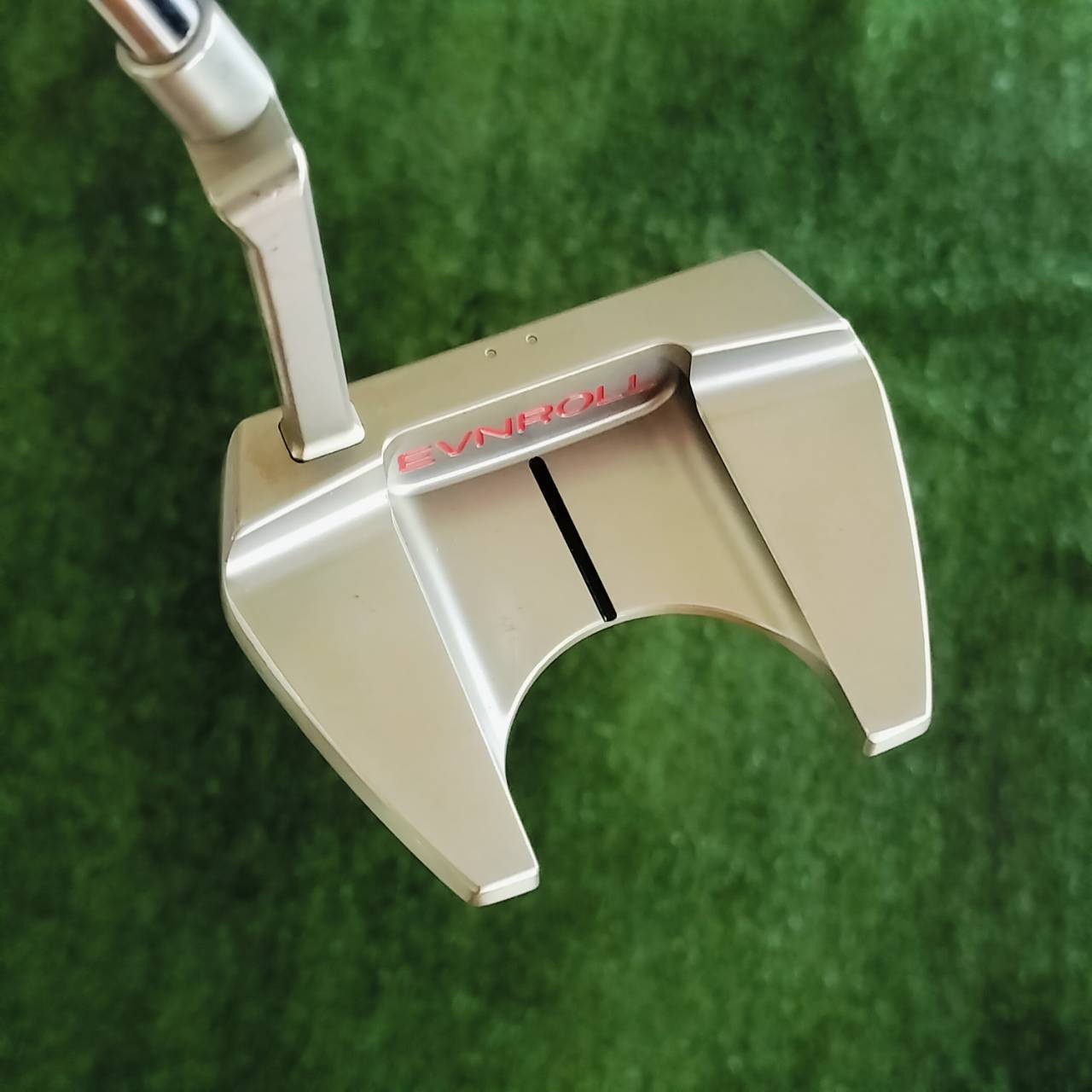PUTTER EVNROLL ER5 ยาว 34 นิ้ว รูปทรงยอดนิยมสูงสุดตอนนี้เลยค่ะ เป็นรูปทรงปีกสองข้าง ชดเชยสูงมาก ไม้กอล์ฟพรีเมี่ยมมือสอง ของแท้ By NakaraLuxurious