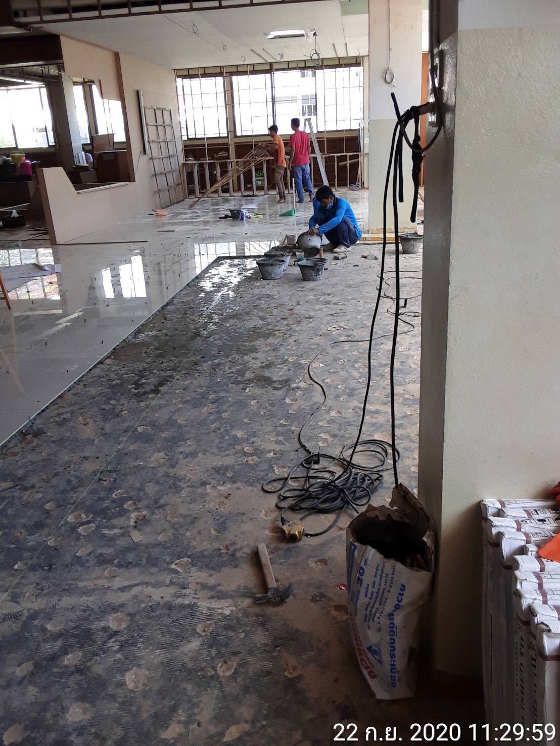 รร.สายปัญญา ปูกระเบื้องพื้น&ติดตั้งกระดานถนอมสายตา