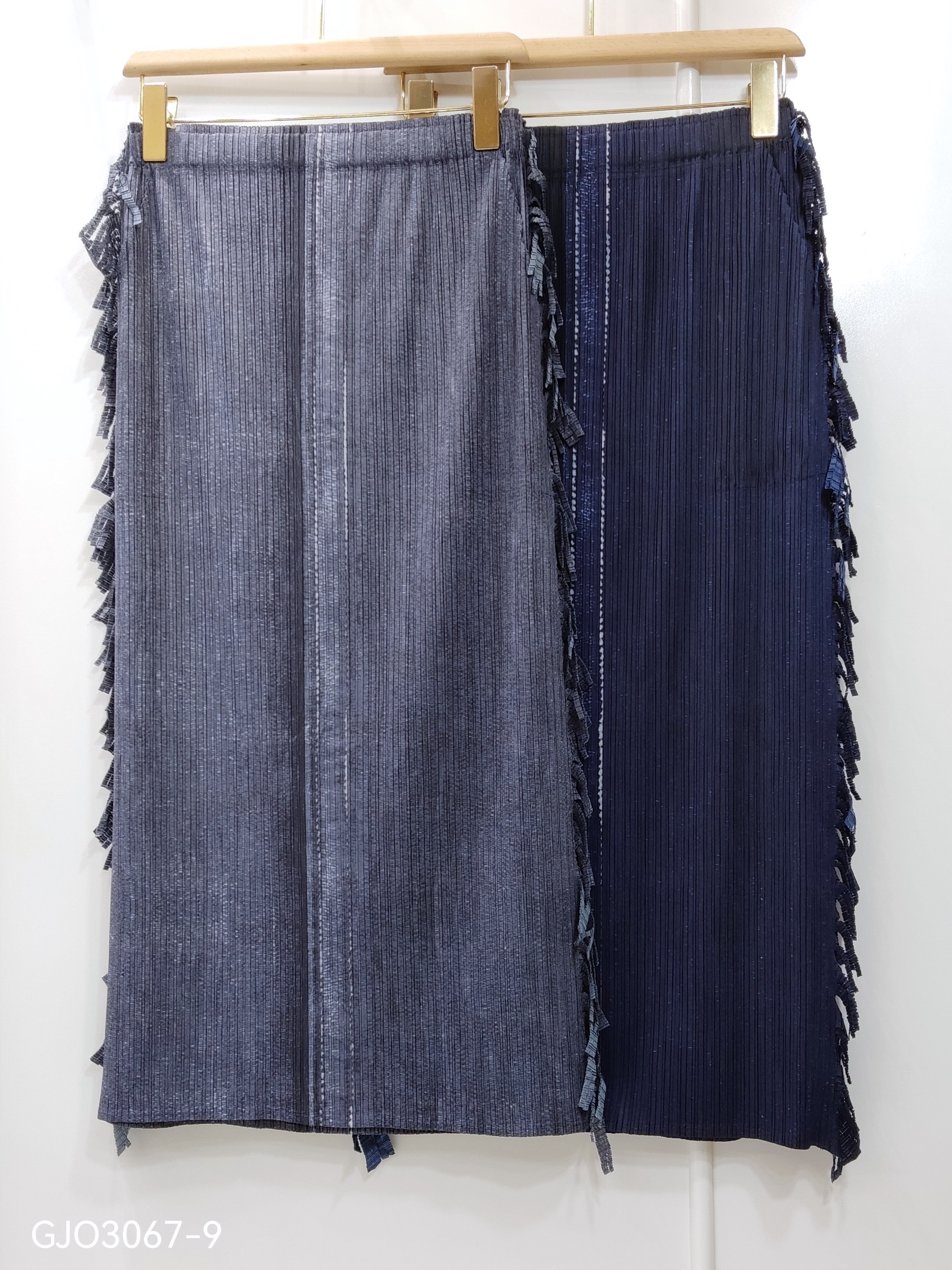 ปรับราคาลง20%!! ยาว 32นิ้ว! 2MUAY รุ่น GJO3067-9 กระโปรงพลีทคุณภาพ FRINGE TRIM DENIM PRINT PLEATED SKIRT 4 สี FREE SIZE