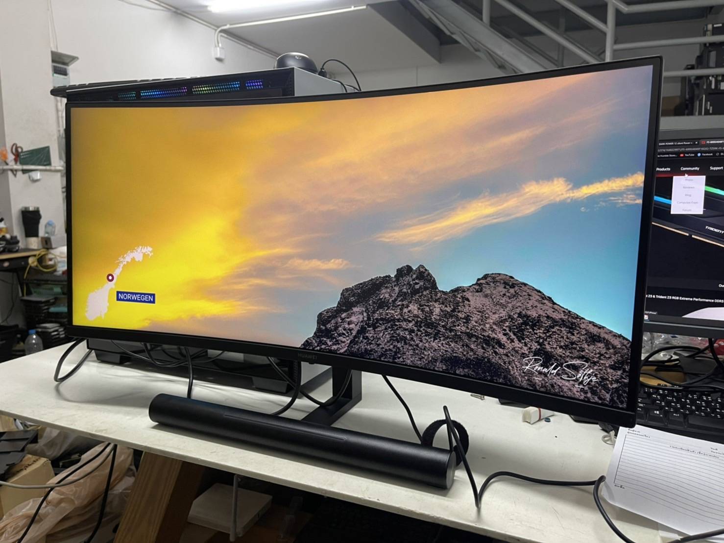 HUAWEI MONITOR MateView GT (34-inch 3K 165Hz VA Curved SoundBar)