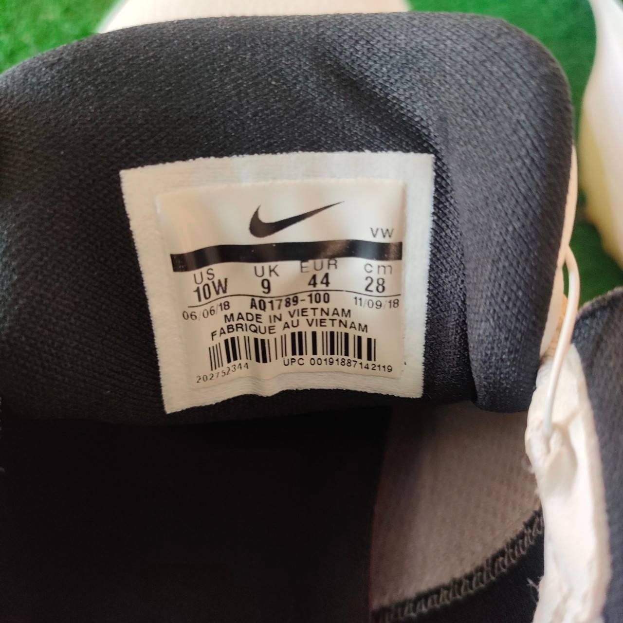 รองเท้ากอล์ฟ NIKE LUNARLON มือสอง ปุ่มหมุน BOA ใส่เข้าออกได้อย่างสะดวก ขนาดไชส์ US10W UK9 EUR44 CM 28 สภาพใหม่มาก!! มือสอง ของแท้ BY NakaraLuxurious