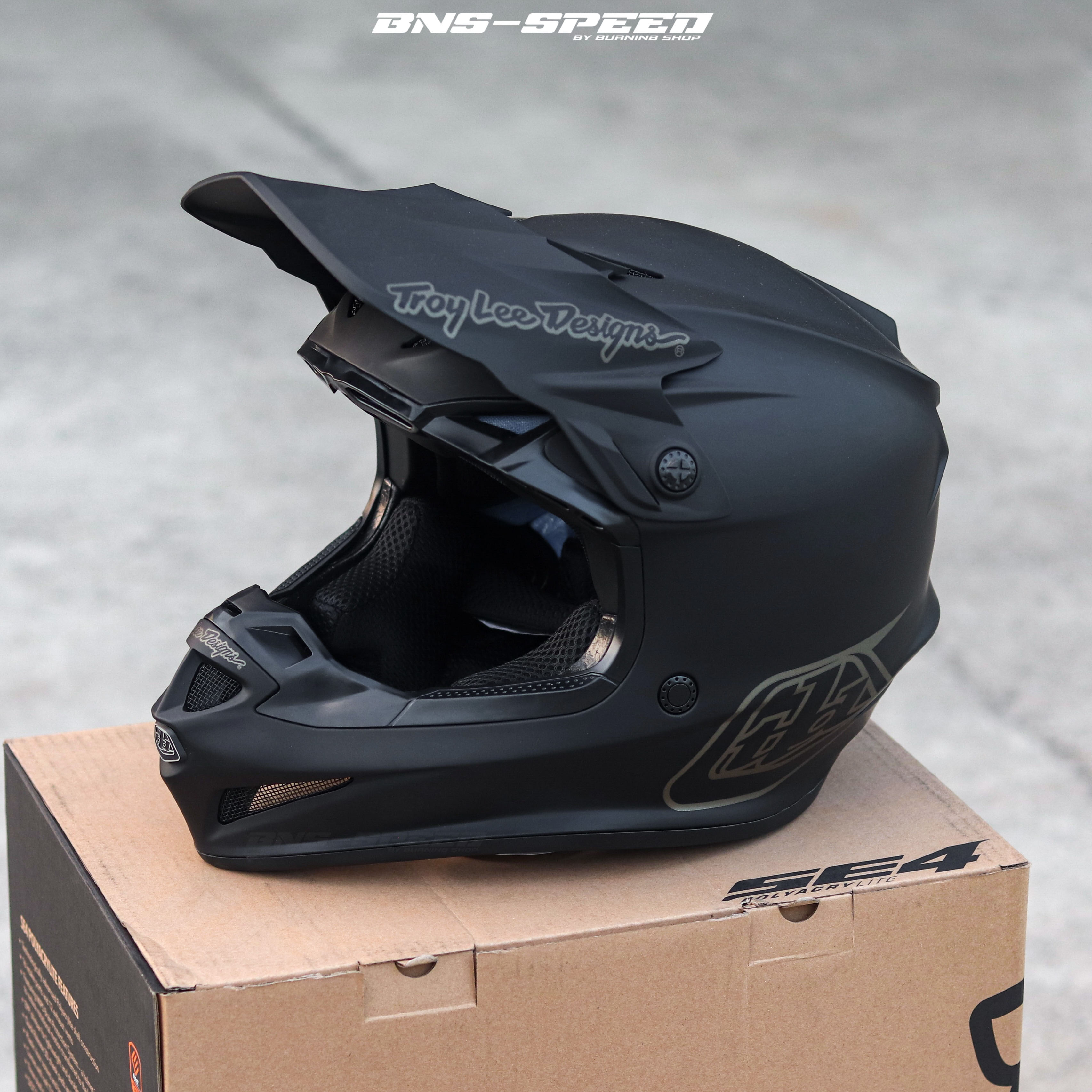 หมวกกันน็อค Troy Lee Designs SE4 Polyacrylite Mono Helmet - Black