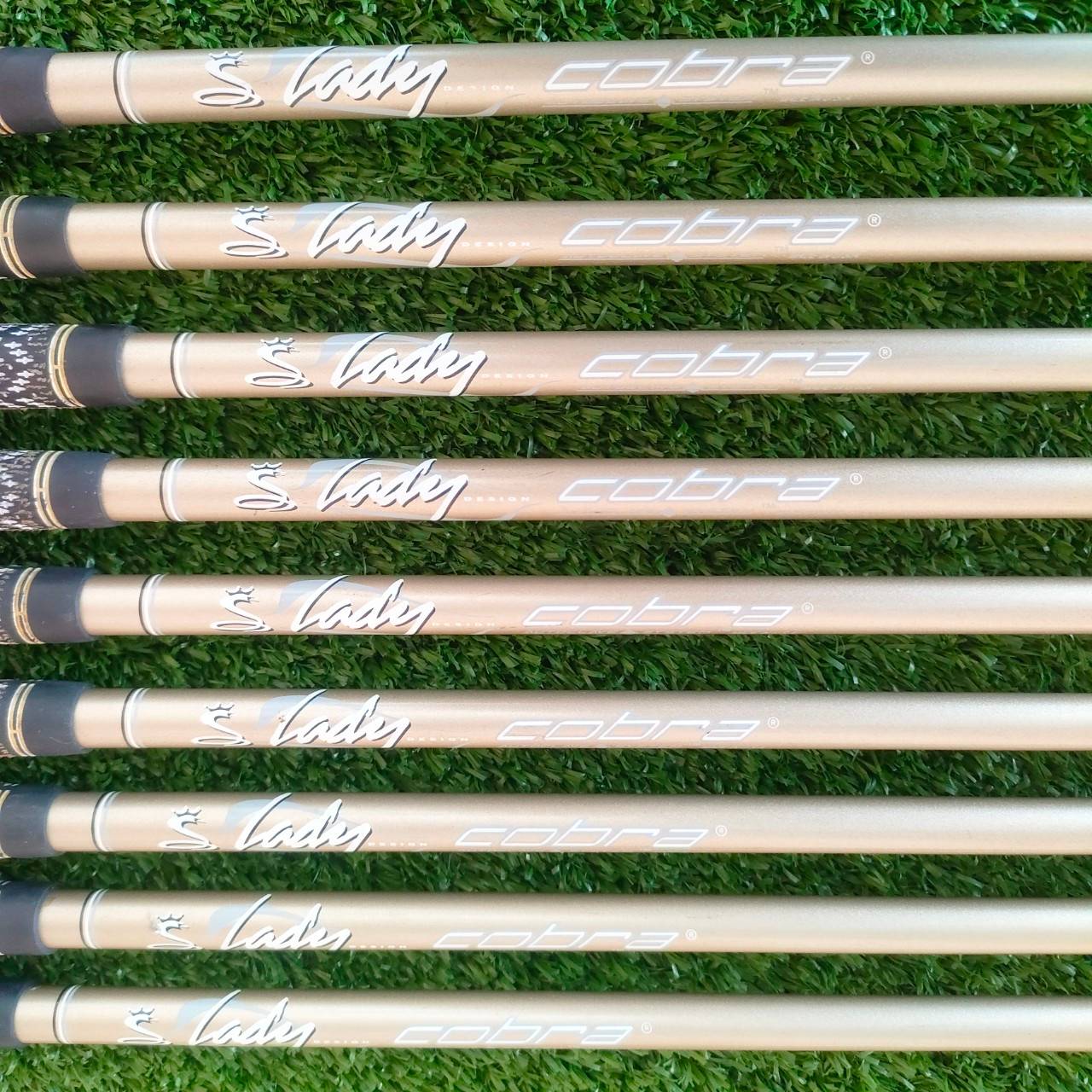 ** ไม้กอล์ฟสำหรับผู้หญิง ** ชุดเหล็ก KING COBRA OVERSIZE มีเหล็ก 3-9 เเละ PW SW ก้าน COBRA FLEX LADY ชุด COBRA เป็นชุดที่ตีง่ายมาก ไม้กอล์ฟมือสอง ของแท้ BY NakaraLuxurious