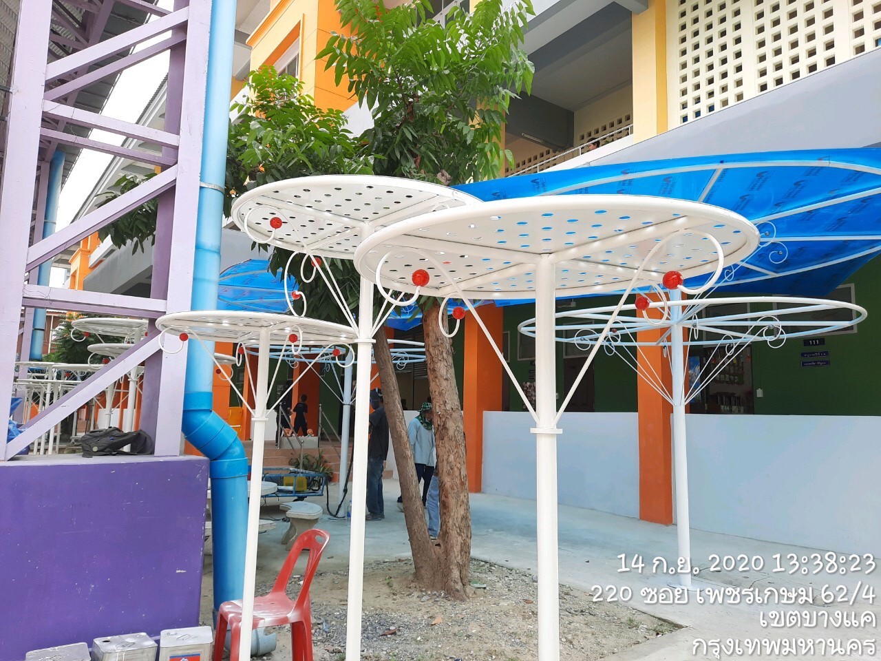 ราชวินิตประถม(บางแค)ทำเวที,ประตู,ที่นั่ง,สนามเด็กเล่น