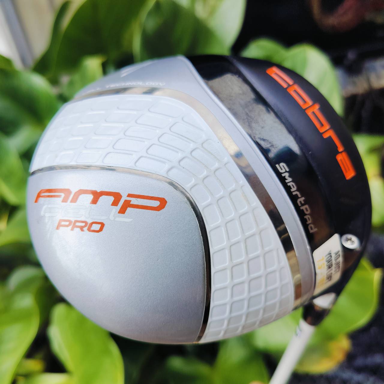 Driver COBRA AMP CELL PRO สามารถไขปรับองศาได้ 7.5 - 10.5 ก้าน FUJIKURA ROMBAX FLEX R เพิ่มประสิทธิภาพในการทำเกม และชดเชยความผิดพลาดได้อย่างยอดเยี่ยม ไม้กอล์ฟพรีเมี่ยมมือสอง ของแท้ By NakaraLuxurious