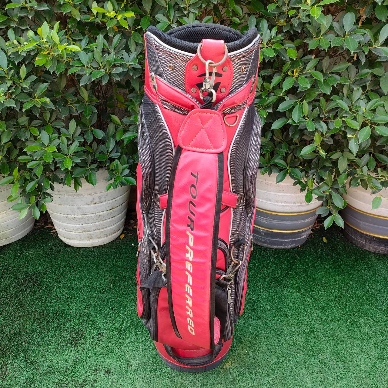 ถุงกอล์ฟ TAYLORMADE R5 มือสอง ** ถุงกอล์ฟมีตำหนิ ชิฟเเตก มีรูปให้ชมท้ายสุดค่ะ ** ถุงสวยมาก ถุง TOUR ใบใหญ่ สีแสบสุดๆ