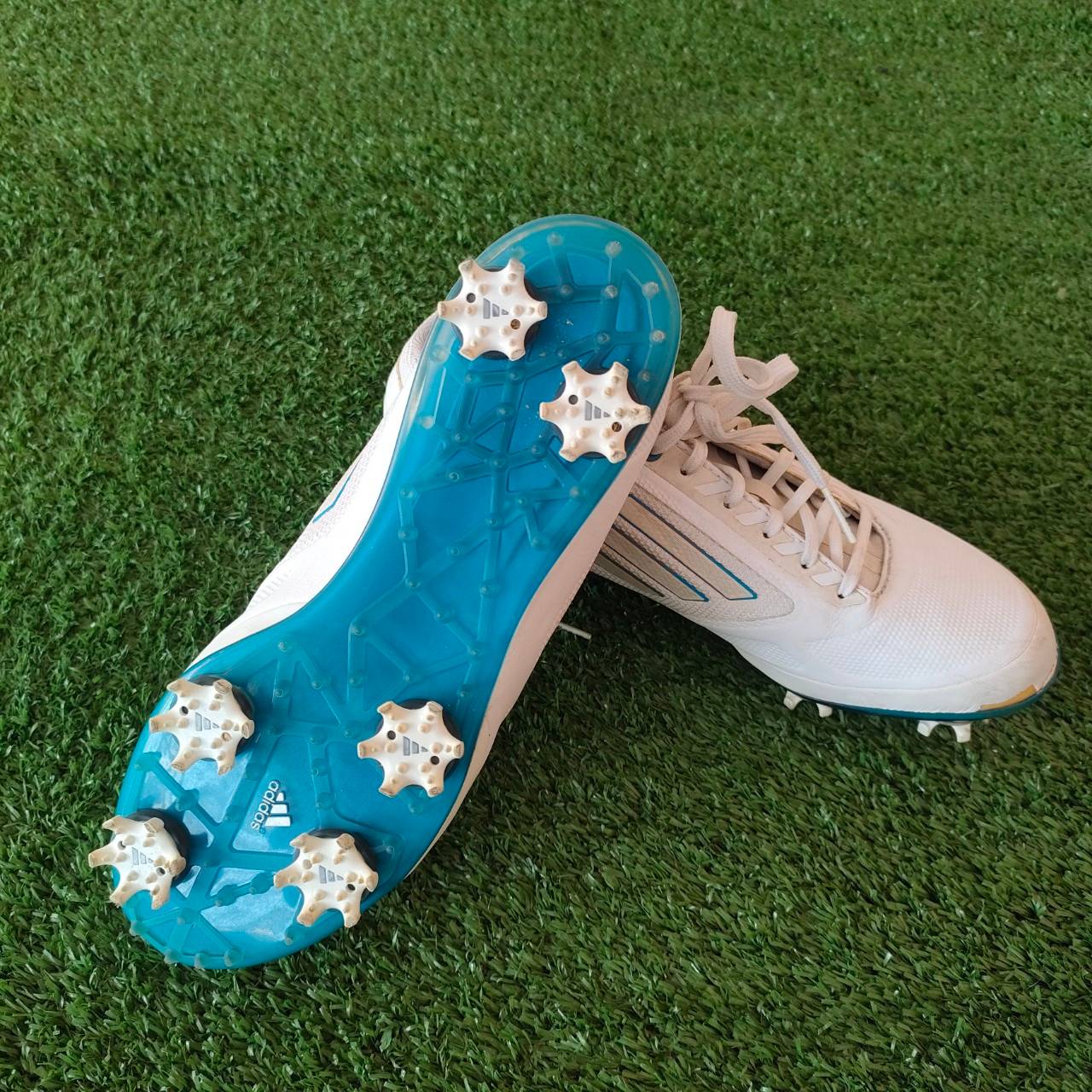 รองเท้ากอล์ฟ ADIDAS มือสอง รองเท้าสำหรับคุณผู้หญิง ไชส์ 36 ของแท้พร้อมกล่อง แทบไม่ได้ใช้งานเลยครับ