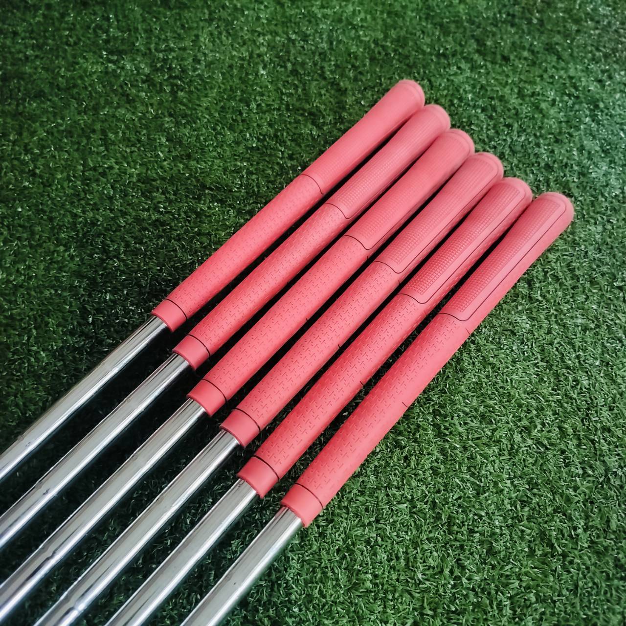 ** ไม้กอล์ฟมือซ้าย ** ชุดเหล็ก WORLD EAGLE F-01 α ก้านเหล็ก FLEX R กริพเดิมทุกชิ้น มีเหล็ก 6 7 8 9 PW SW ไม้กอล์ฟพรีเมี่ยมมือสอง ของแท้ By NakaraLuxurious