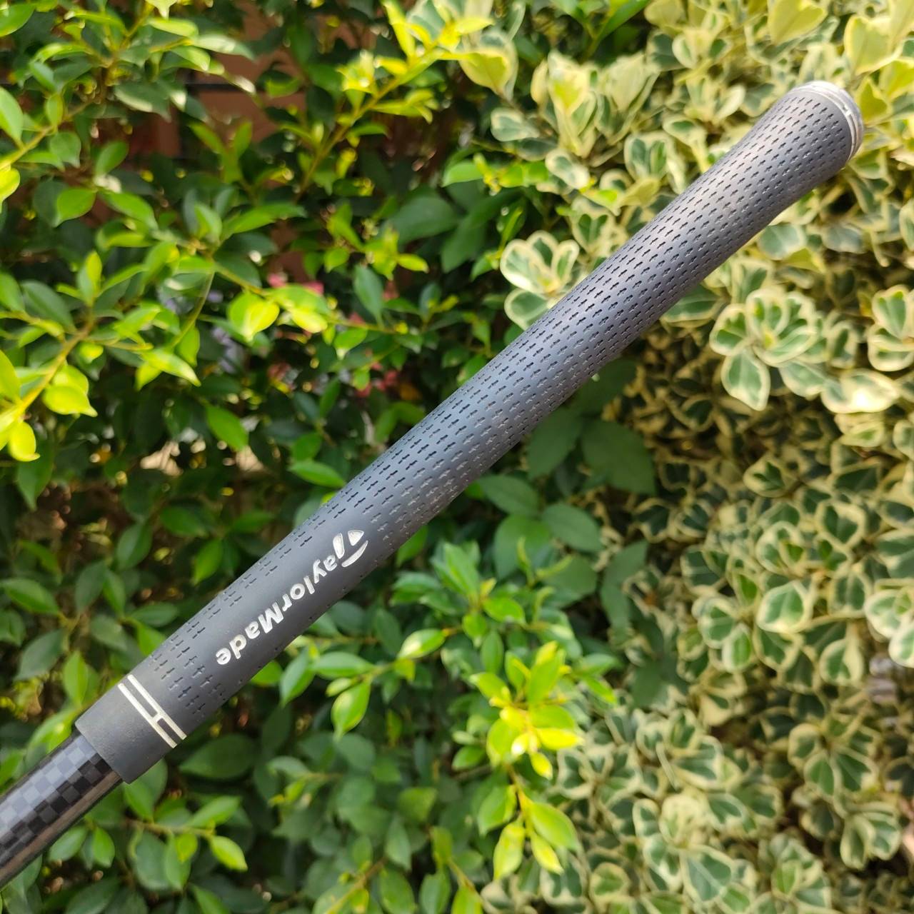 DRIVER TAYLORMADE r7 LIMITED องศา 10.5 ก้าน MATRIX OZIK XCON-5 FLEX R ตัว LIMITED ตีไกลพิเศษ เน้นตีแบบสบายๆ ก้านดีมากๆ วงสวิงไม่ต้องแรง ก็ไกลแบบจัดๆ สามเหลี่ยมออกด้านหลัง ทำให้ตีไกล ไกลกว่า CGB MAX เยอะเลยครับ