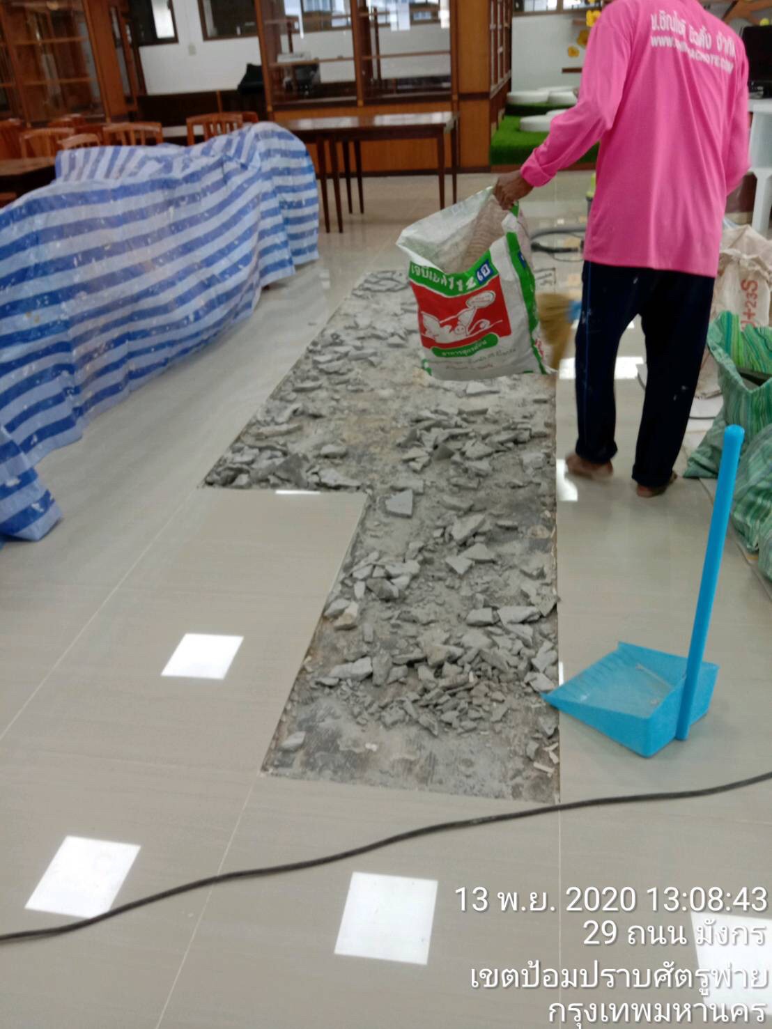 รร.สายปัญญา ปูกระเบื้องพื้น&ติดตั้งกระดานถนอมสายตา