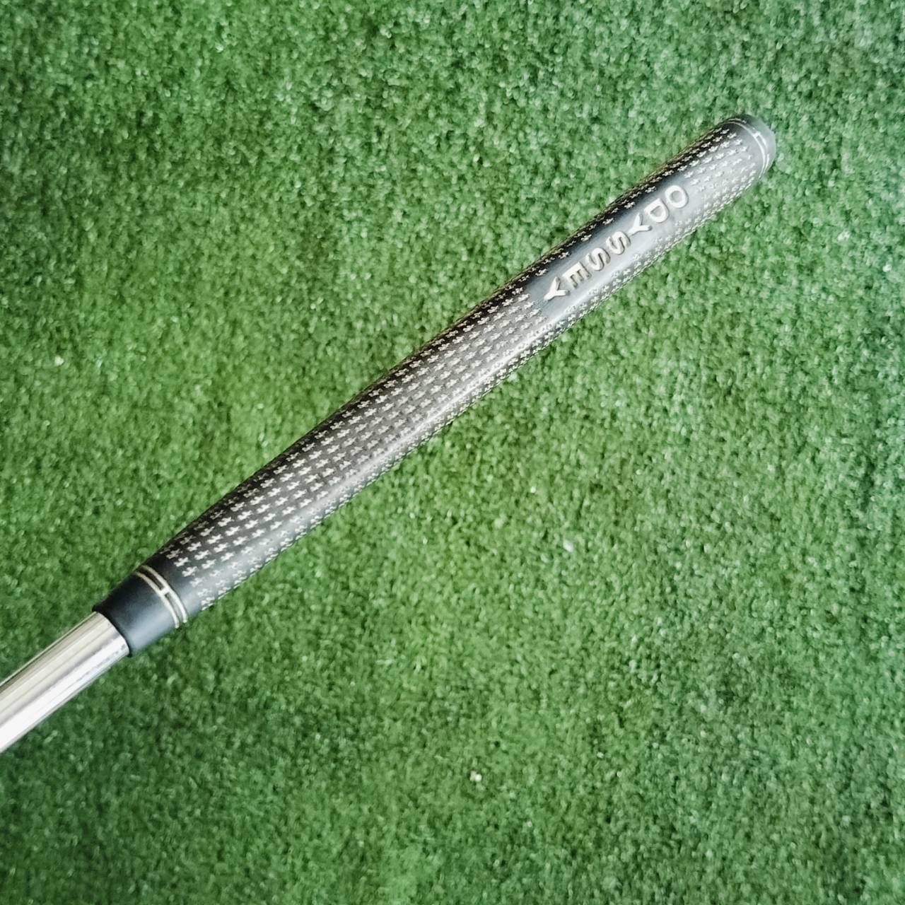 PUTTER ODYSSEY WHITE HOT #1 รุ่นนี้เป็นรุ่นที่โด่งดังสุดๆ ด้วยอินเซิร์ท ไม้กอล์ฟพรีเมี่ยมมือสอง ของแท้ By NakaraLuxurious