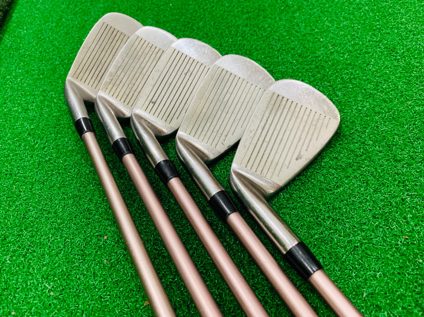 IRON SET WILSON X31 **ไม้กอล์ฟสำหรับผู้หญิง**