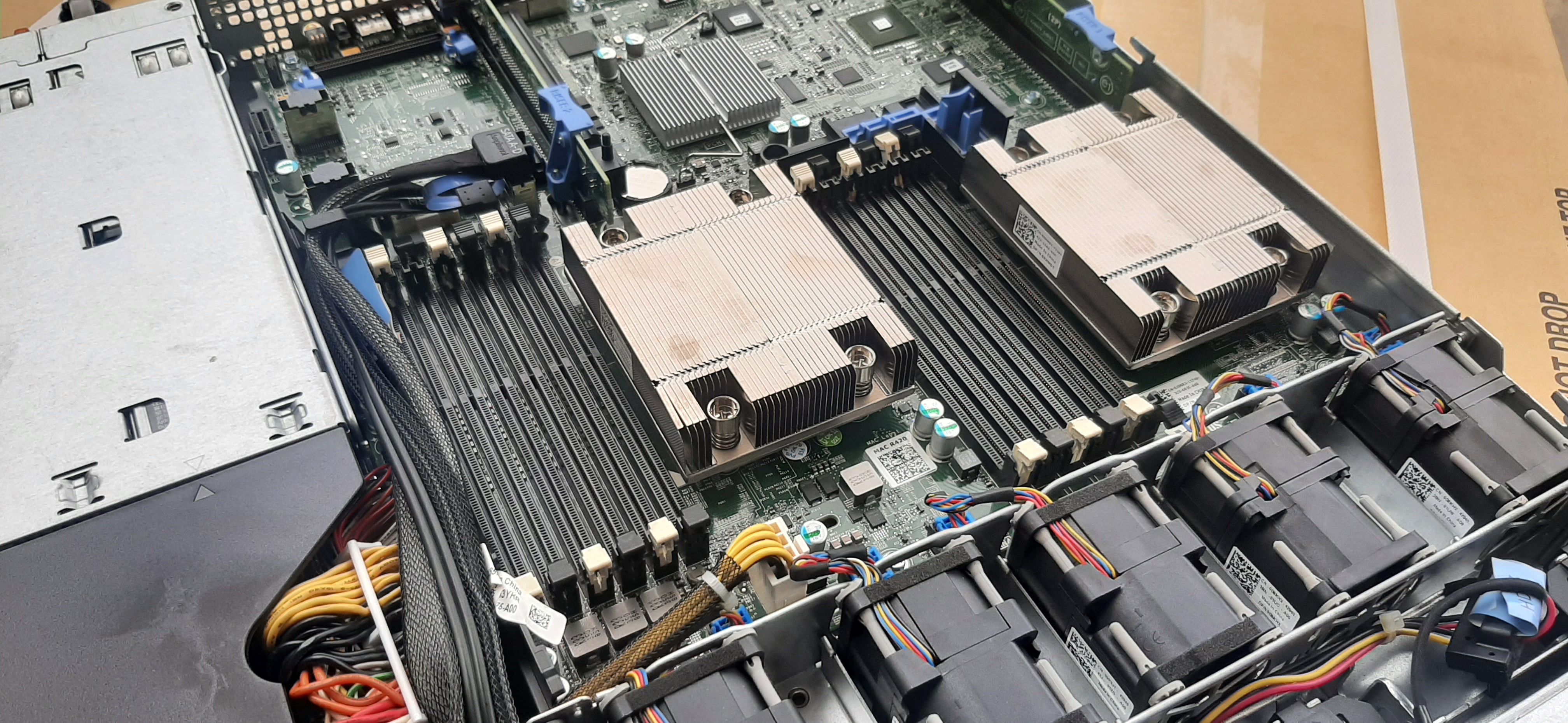 Server Dell R420 มือสอง มีประกันร้าน ดูแลดี (E5-2407 x2 Ram32GB SSD240GB x3 Power x2)