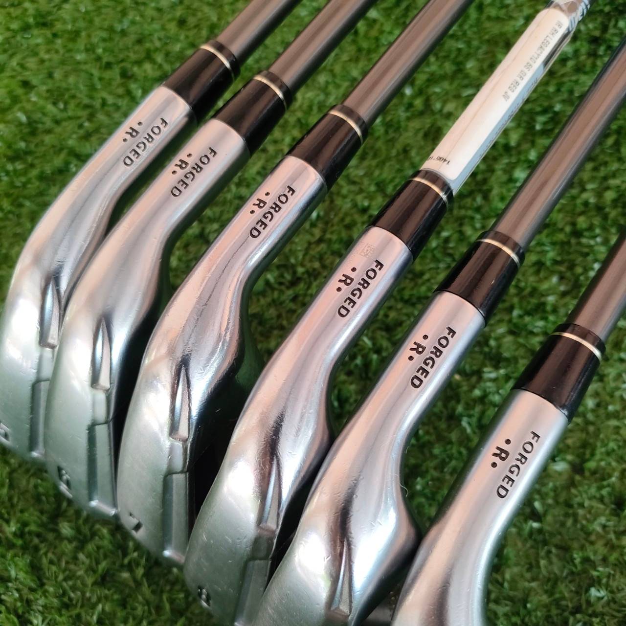 ชุดเหล็ก CALLAWAY LEGACY มีเหล็ก 5 - 9 เเละ SW *** ไม่มี PW มาด้วยนะครับ *** ก้าน LEGACY SERIES FLEX R ชุดนี้เป็นชุดพรีเมี่ยมที่สุดของ Callaway เป็นเหล็ก FORGED ระดับพรีเมี่ยมญี่ปุ่น ไม้กอล์ฟมือสอง ของแท้ BY NakaraLuxurious