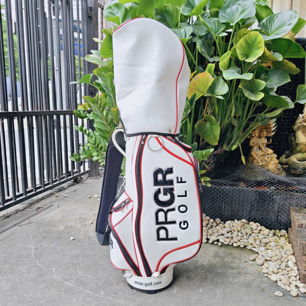 ถุงกอล์ฟ PRGR มือสอง สีขาวสวย รุ่น TOUR ใบใหญ่ จุอุปกรณ์ครบ