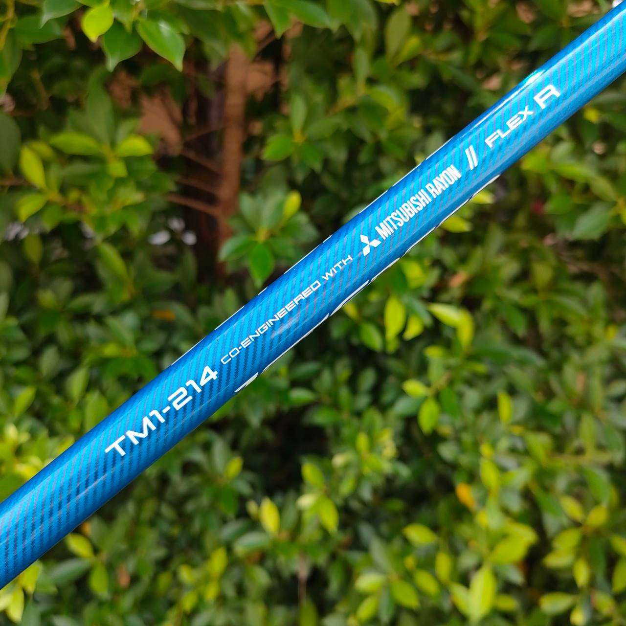 DRIVER TAYLORMADE JETSPEED องศา 10.5 ก้าน MITSUBISHI RAYON TM1-214 FLEX R เป็นหัวไม้ครบเครื่อง!! ออกแบบดีมาก หัวใหญ่ ตีง่าย ตีไกล!! แอโร่ไดนามิค ไขปรับได้!! มี COVER เดิมมา!!ไม้กอล์ฟมือสอง ของแท้ BY NakaraLuxurious