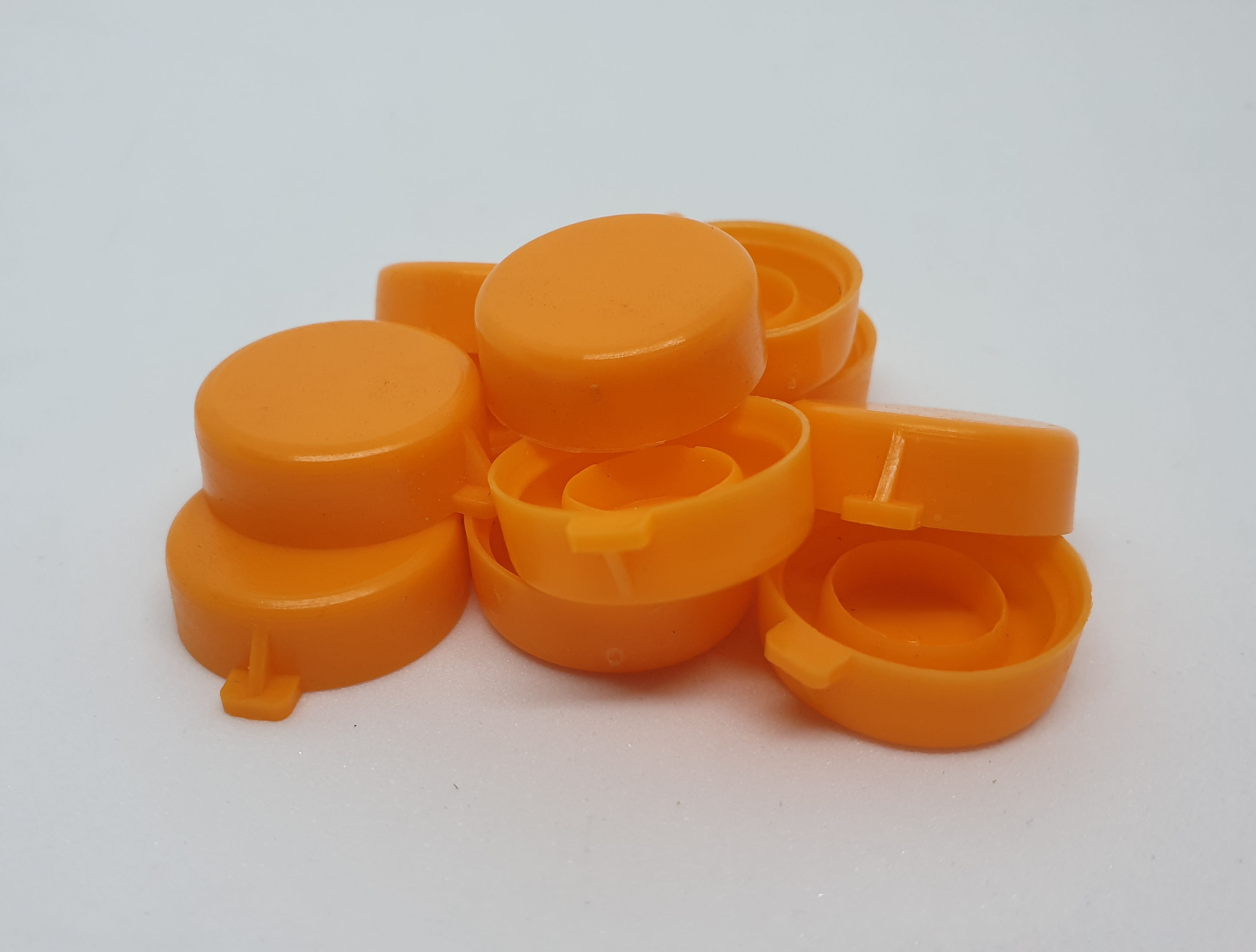 ฝาหมวก หลายสี 500 ชิ้น (0.7 บาท)